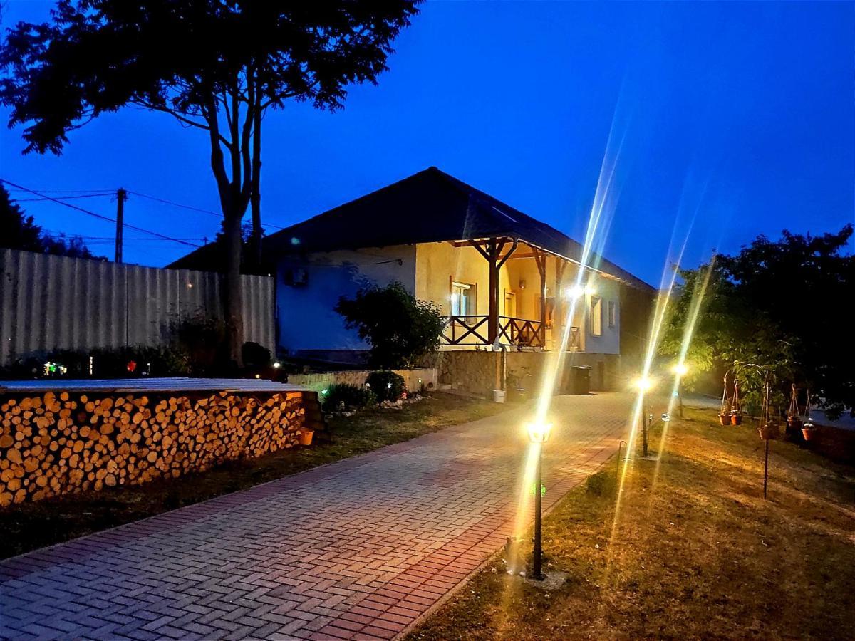 Szandra Vendeghaz Osku Exterior foto