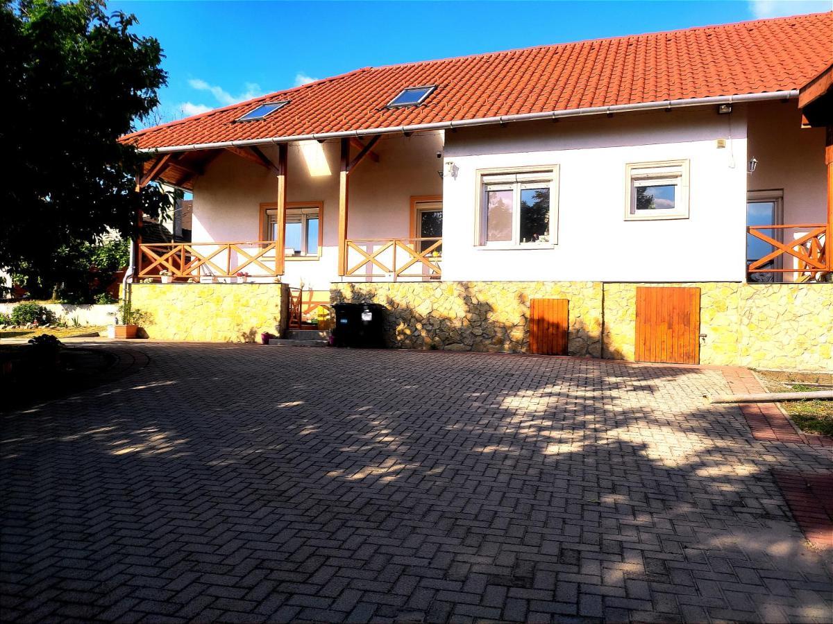 Szandra Vendeghaz Osku Exterior foto